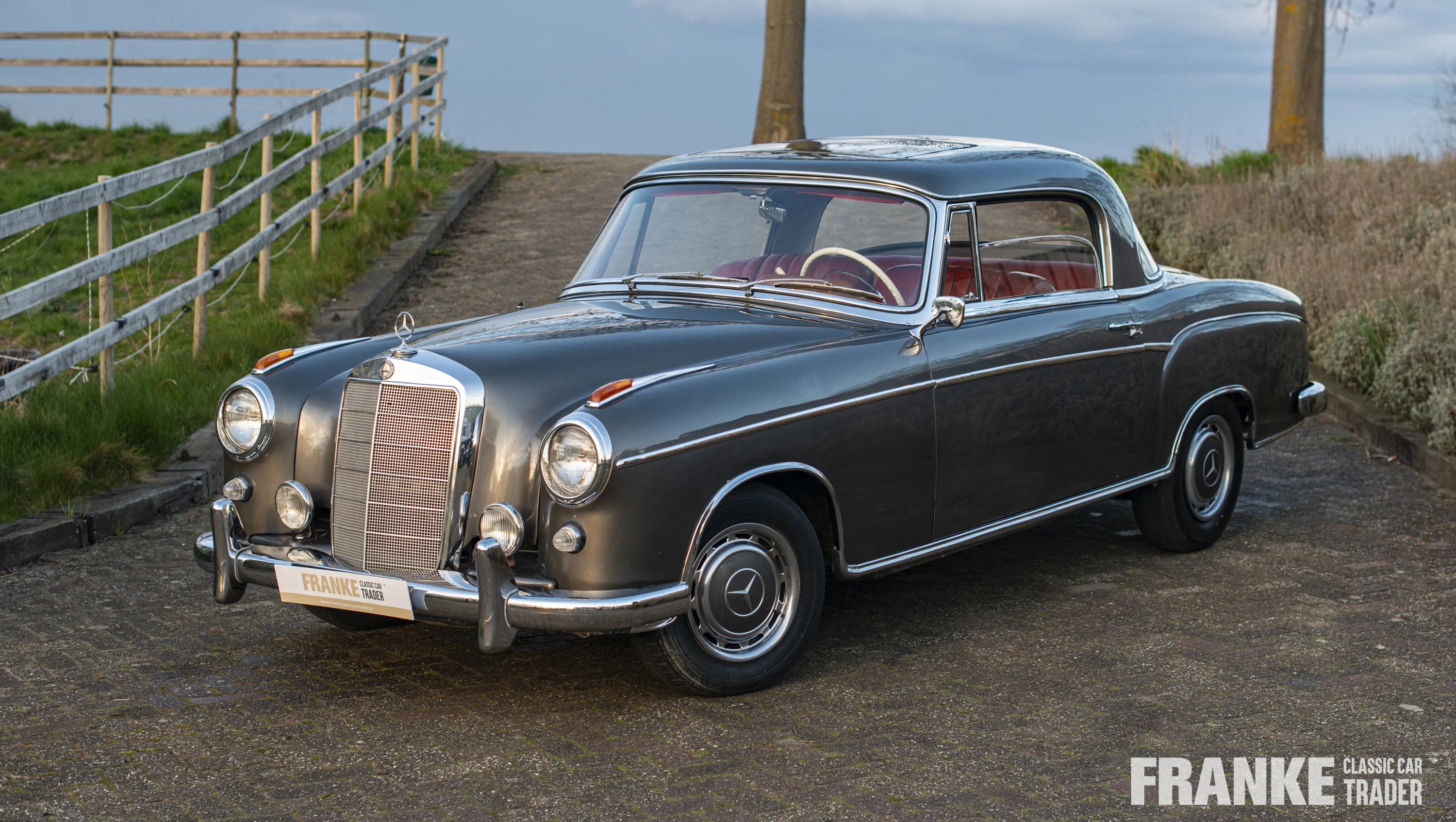 Mercedes-Benz 220 SE Coupe - 1 mercedes220se coupe4922 profielfoto - 2-2024