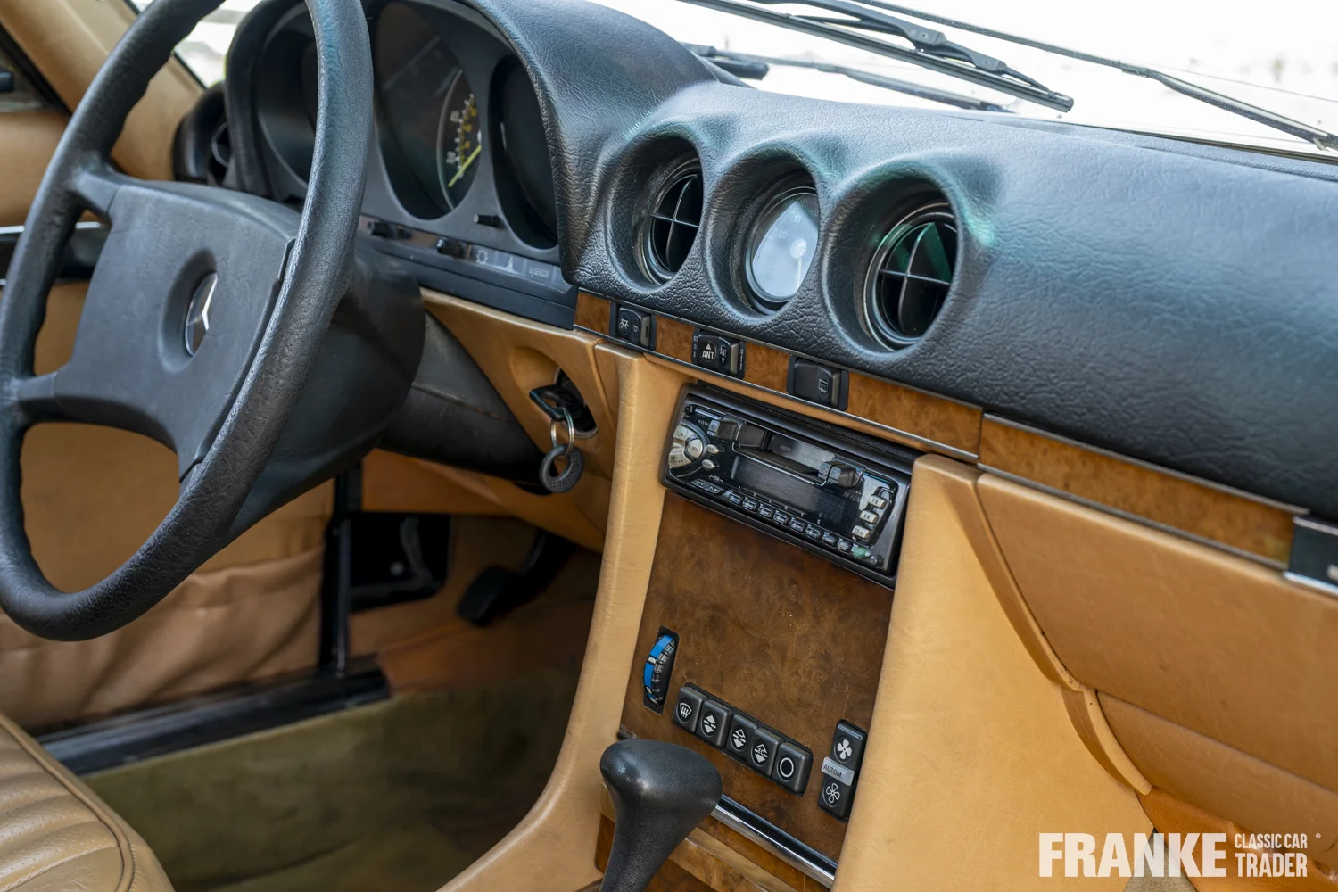 Mercedes-Benz 380 SL - 12 mb 380 sl 84 328 - WDBBA45A1EA008946