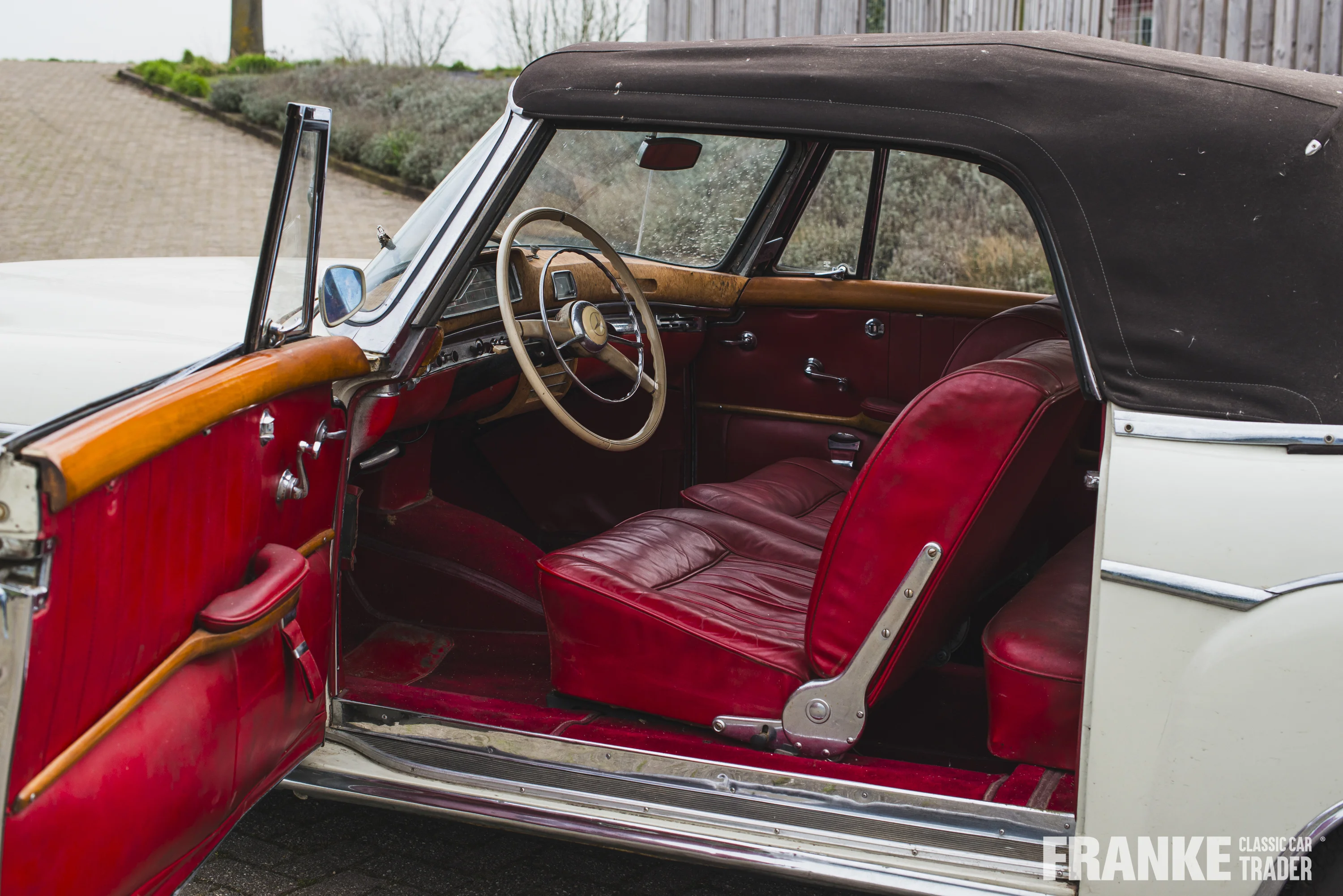 Mercedes-Benz 220 S Cabriolet - 18 mercedes 220 s cabrio beige3901 - 1-2024