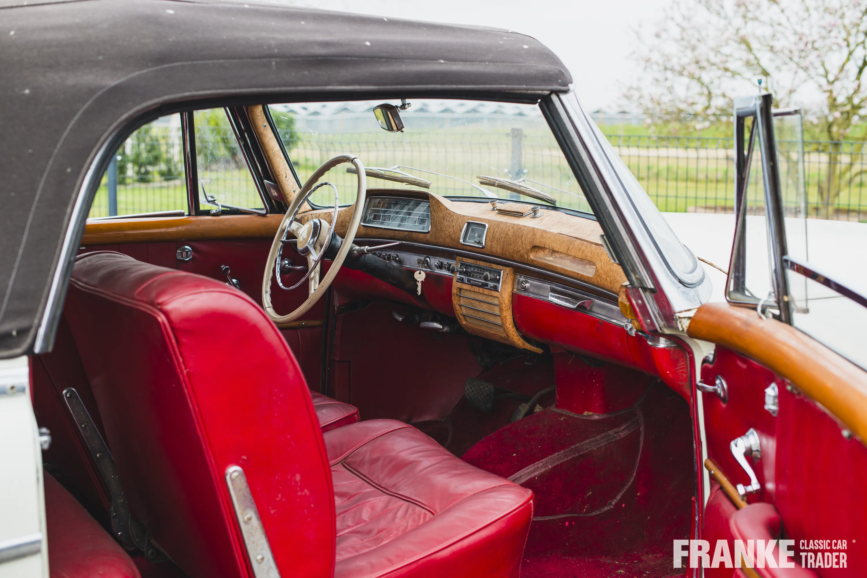 Mercedes-Benz 220 S Cabriolet - 3 mercedes 220 s cabrio beige3871 - 1-2024