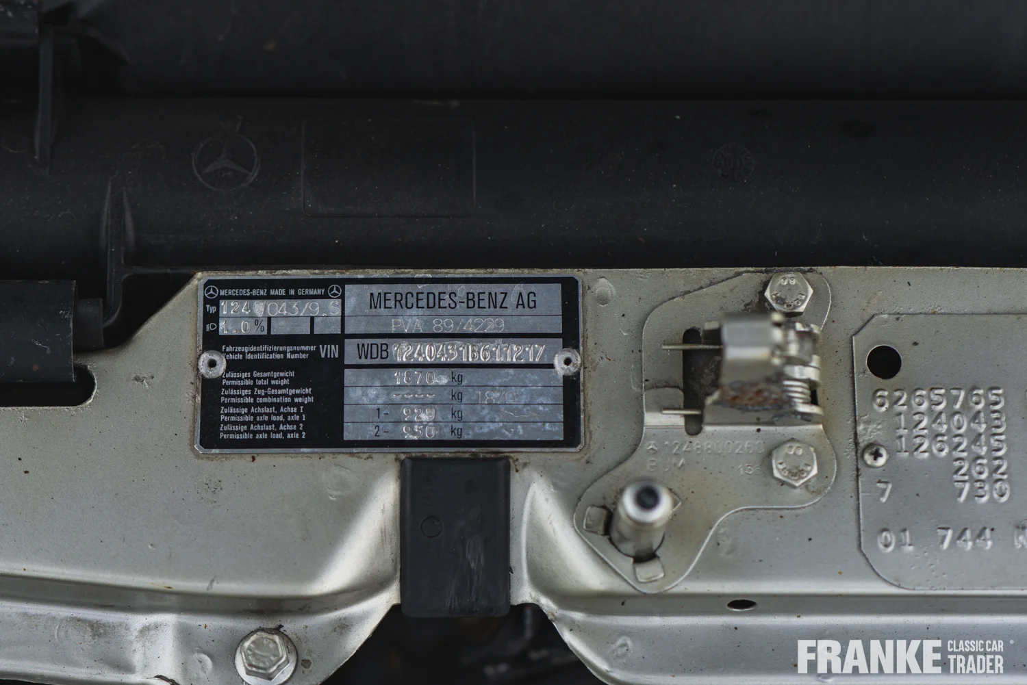 Mercedes-Benz 230 CE - 32 mb 230 cev 6339 - WDB1240431B611217