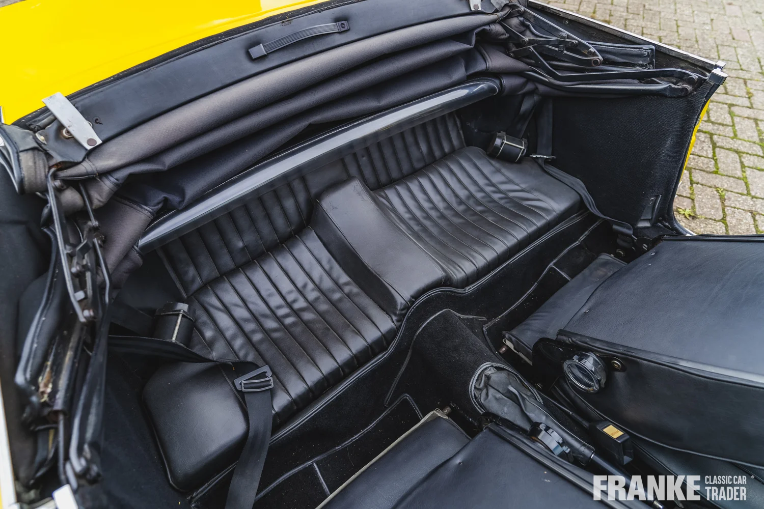 Alfa Romeo Spider - Alfa romeo spider 72 geel fcct 18 - 197209-2025