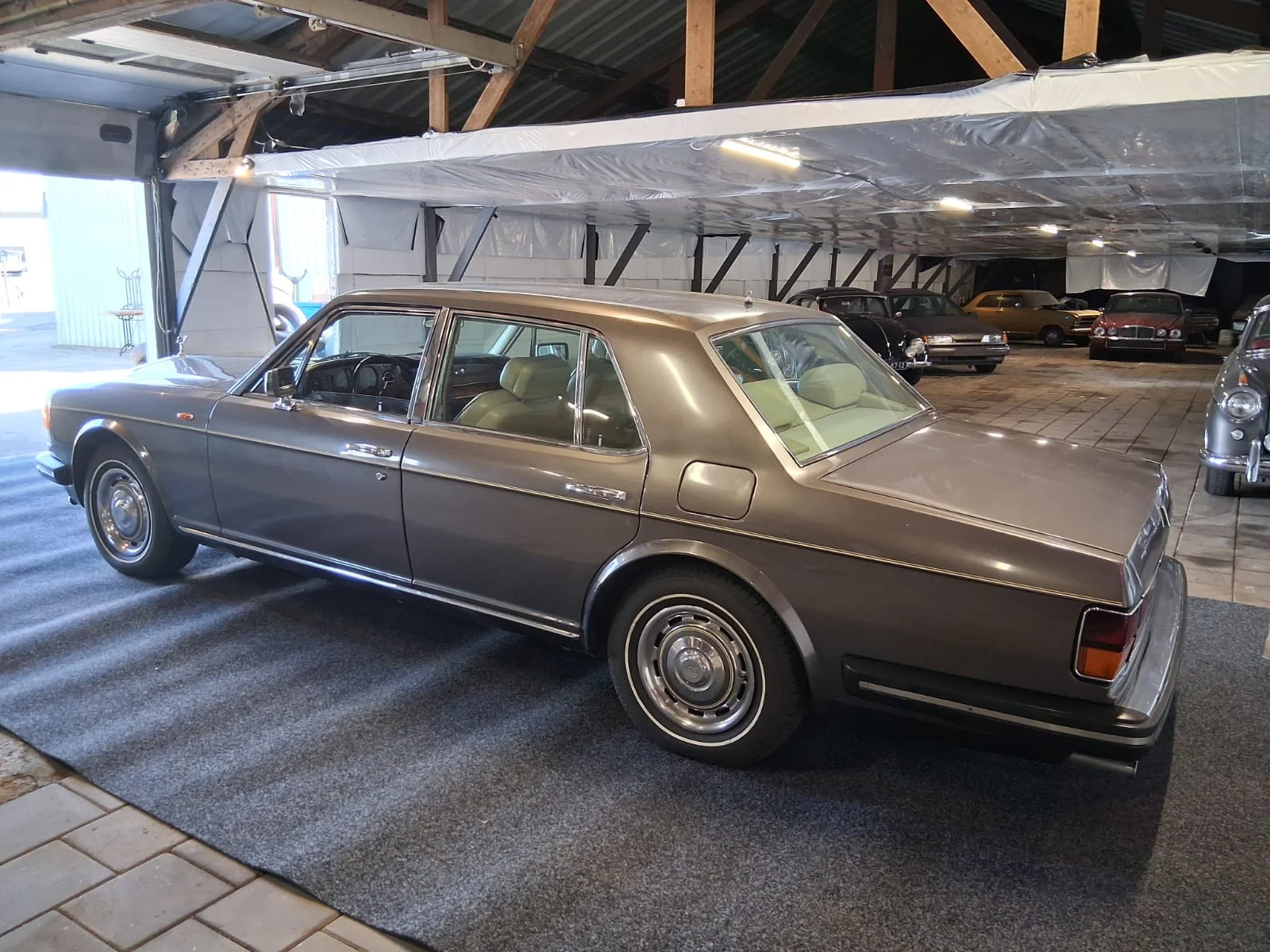 Rolls Royce Silver Spirit - Photo 2025 03 29 12 43 04 3 - 1709-2025